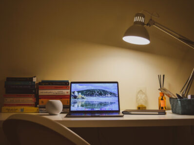 hvilken bordlampe skal stå på skrivebordet